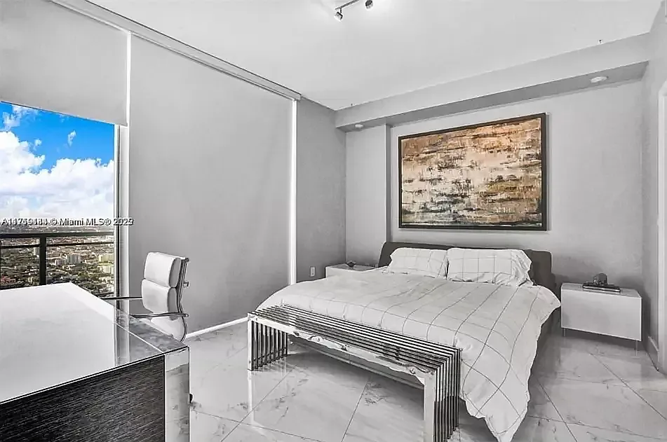 2 bed, 1271 sqft, $4,900 — Photo 3