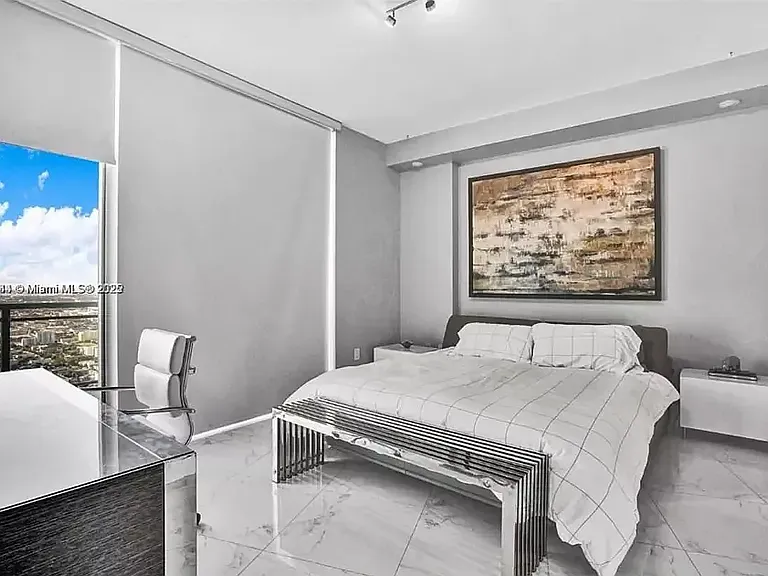 92 3rd St #Penthouse 06 — Photo 3