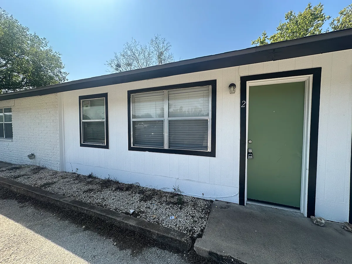 Building Photo - 19221 San Marcos Hwy #B2