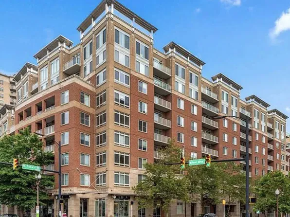 820 N Pollard St APT 811, Arlington, VA 22203