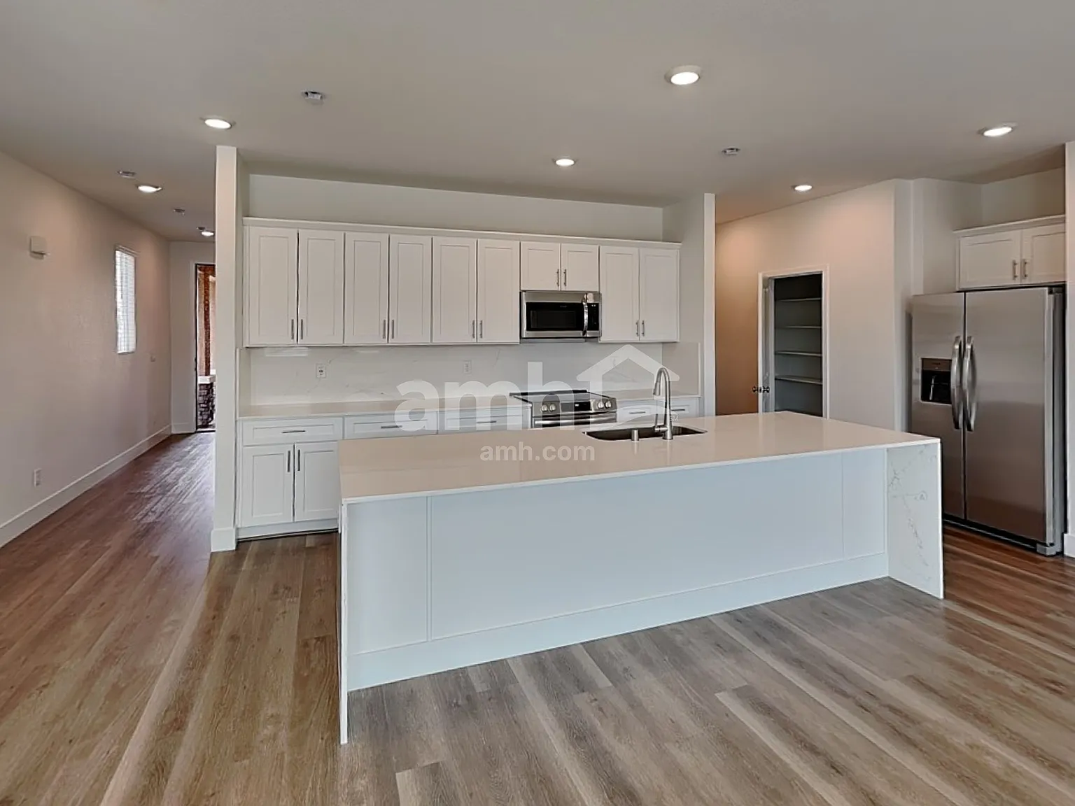4 bed, 2.5 bath, 2144 sqft, $2,490 — Photo 4