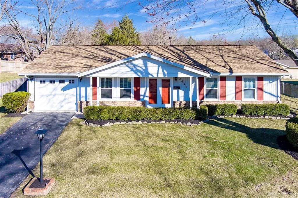 4620 Strathaven Dr photo 1