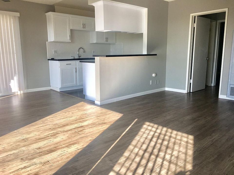 1st image of 4615 E Broadway APT 1