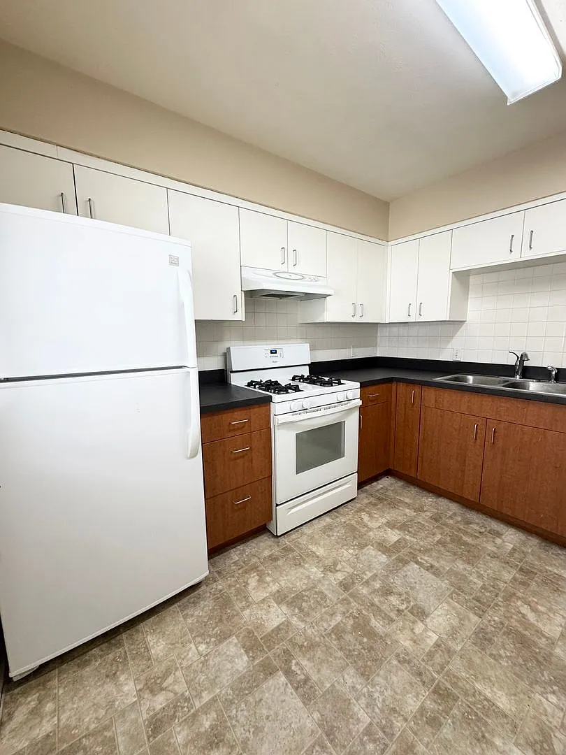 4802 Underwood Ave — Photo 1