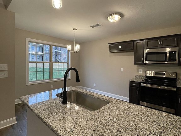 3rd image of 812 Lillian Grace Dr
