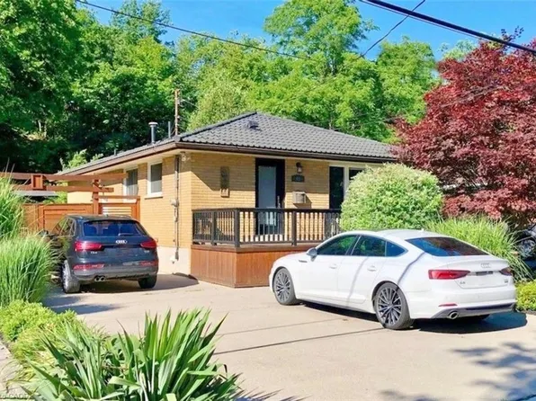 41 Ann St, Hamilton, ON L9H 2N4