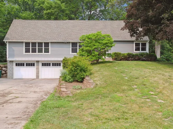 3020 Atwood Dr, Minnetonka, MN 55305