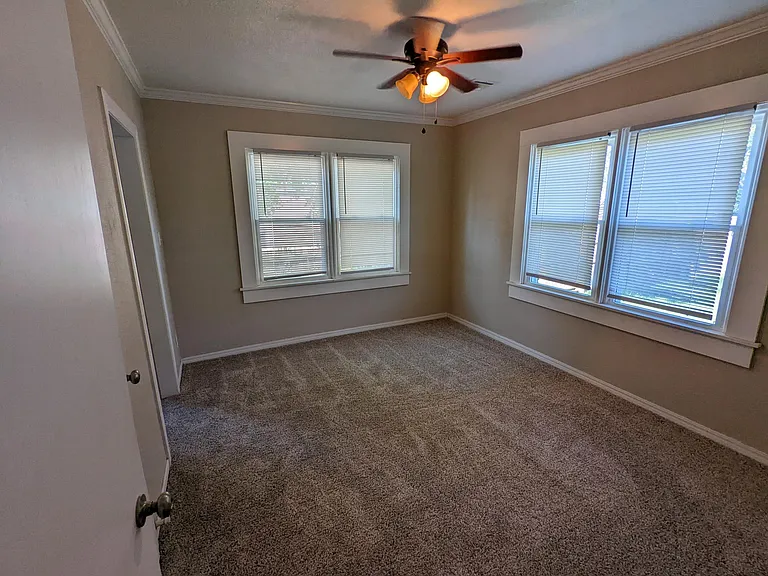 119 S Indianapolis Ave — Photo 13