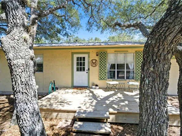 90 Griffith Dr, Rockport, TX 78382