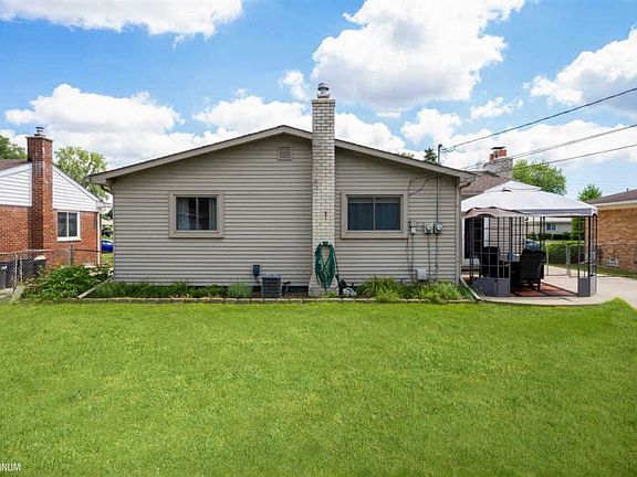 3rd image of 37731 Badger Dr