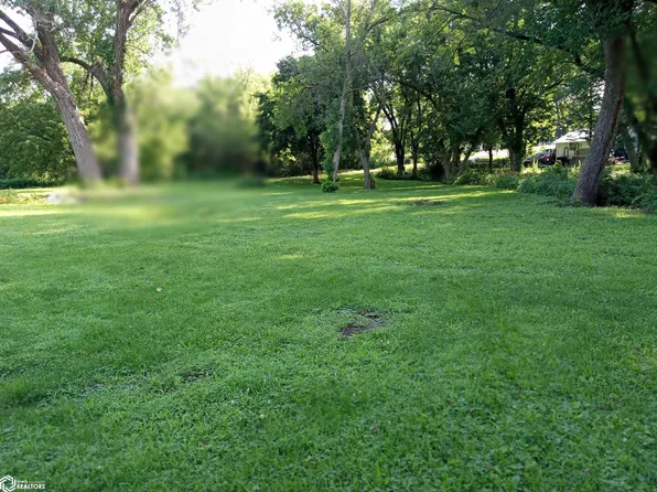 215 2nd St W, Crystal Lake, IA 50432