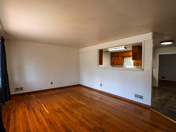 4th image of 1301 Woodland Dr