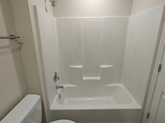 4th image of 720 W 12th St #101
