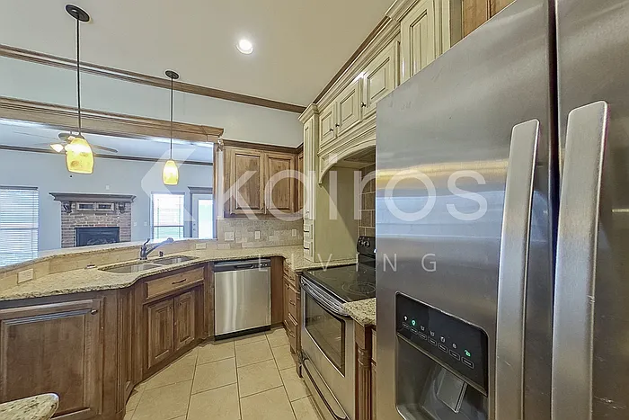 11728 SW 18th St — Photo 6