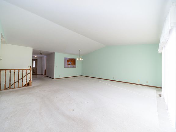 5th image of 892 Creekridge Dr