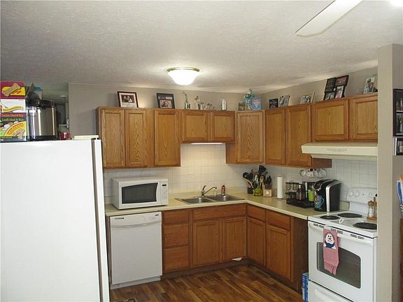3rd image of 1173 Skylark Dr