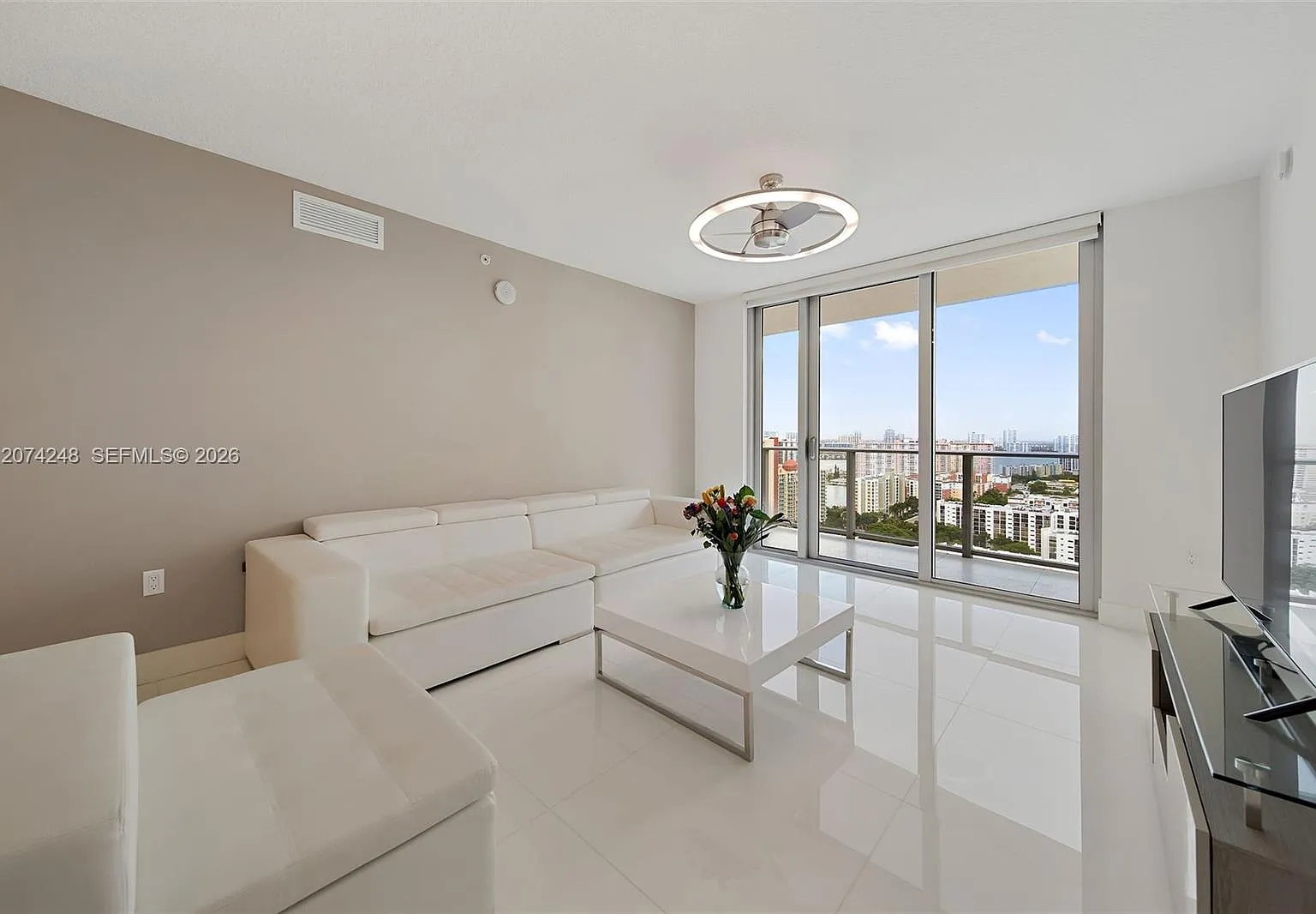 Parque Towers Condo — Photo 3
