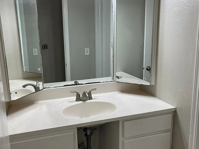 1 Bed 1 Bath Downstairs Unit — Photo 6