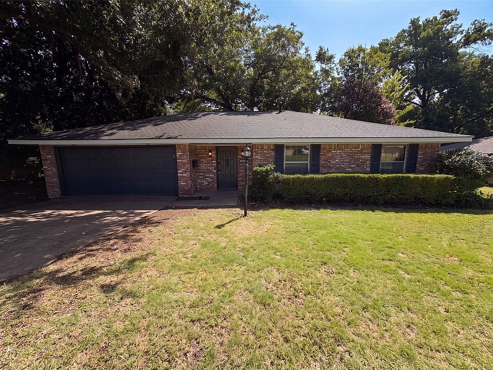 1st image of 304 Brook Hollow Dr