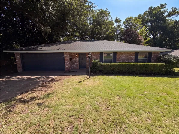 304 Brook Hollow Dr, Desoto, TX 75115