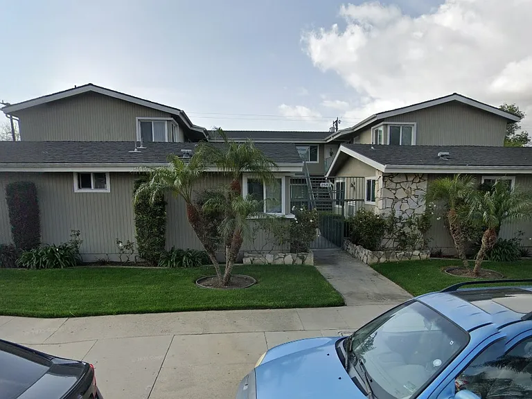 2582 E Carson St #7 — Photo 1