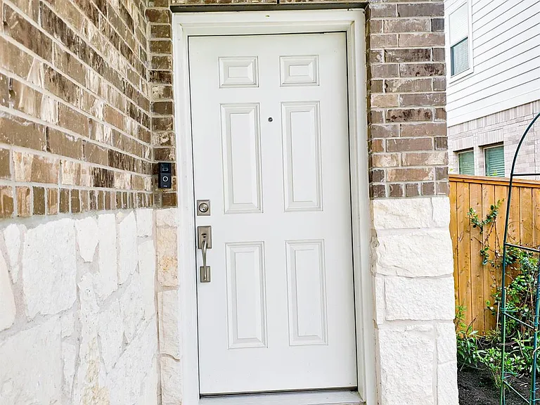 12716 Bloomington Dr — Photo 3
