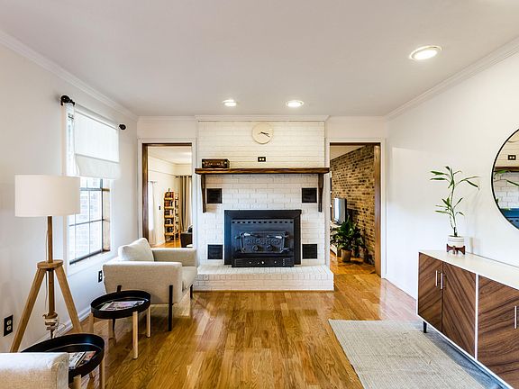 4th image of 2015 Sun Valley Dr