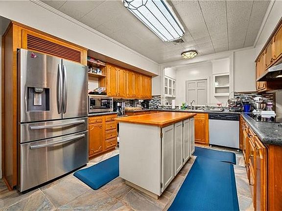 4th image of 3803 Pecan Dr