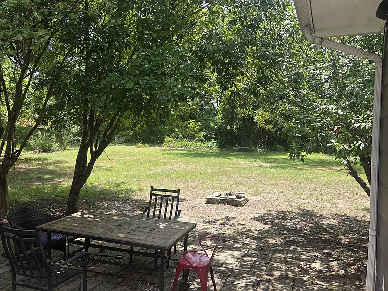 608 Dupont Dr — Photo 6