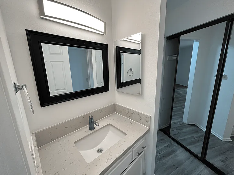 685 Kelton Ave — Photo 11