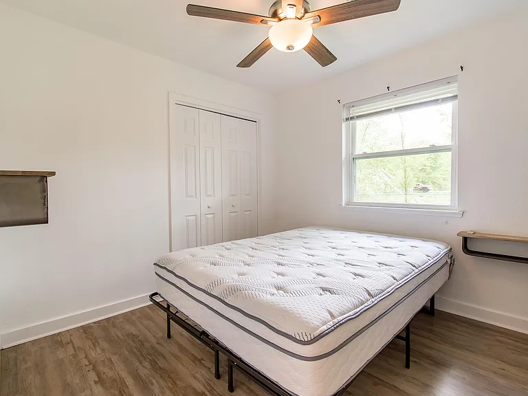 2332 S Clover Dr — Photo 6