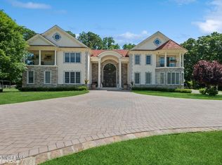 100 Richdale Rd, Colts Neck, NJ 07722