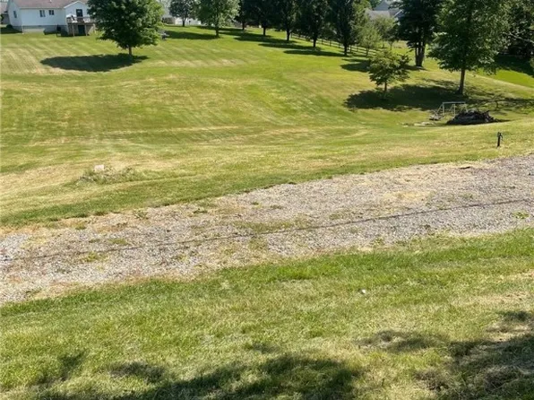 955 Oak Grove Rd, Waverly, WV 26184