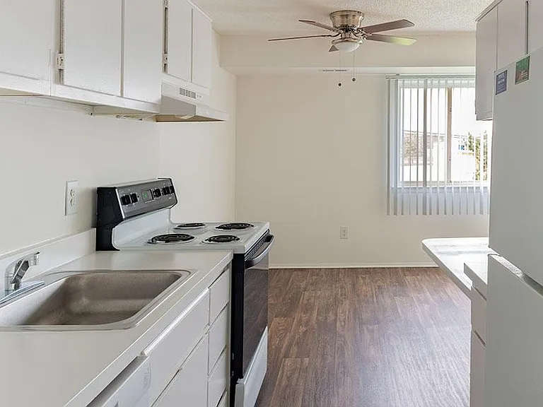 Riverside Village Apartments — Photo 7