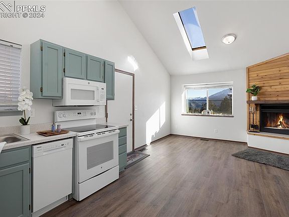 4th image of 305 E Lake Ave