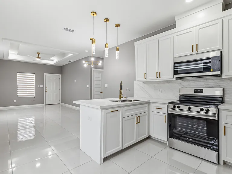 1802 W Violet Dr #2 — Photo 8