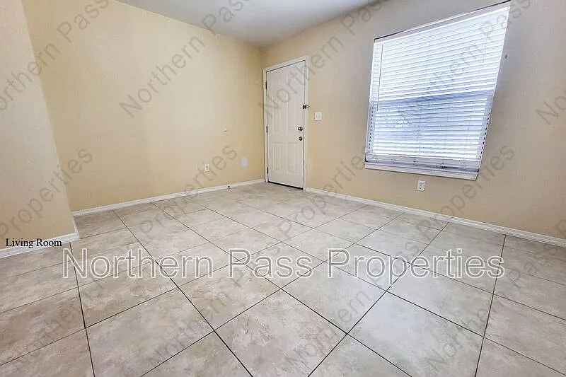 1 bed, 1.0 bath, 500 sqft, $745 — Photo 2