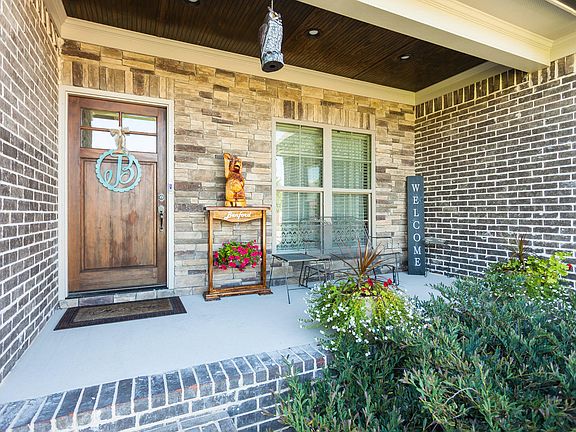 3rd image of 12829 Blakeslee Dr #83