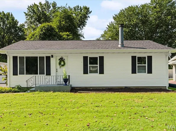 9106 Summit Dr, Fairview Heights, IL 62208