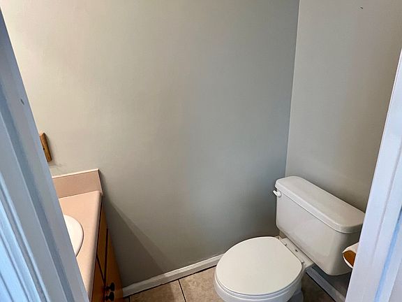 5th image of 427 E Main St APT A2