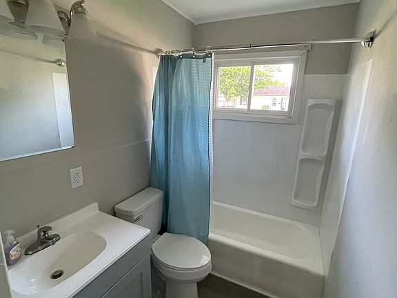 4th image of 409 Florence Ave