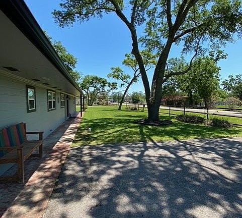 4th image of 510 N Shady Ln