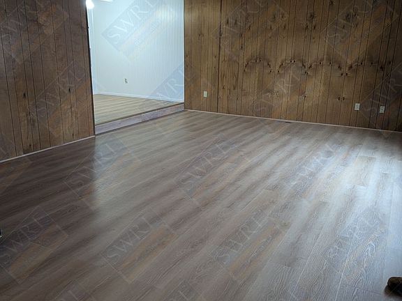 3rd image of 1038 Lyle Ave