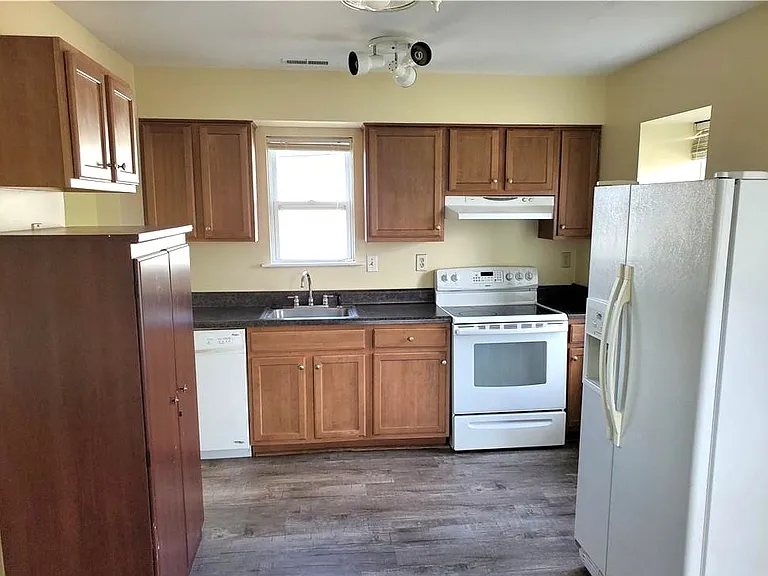1613 Dominion Ct — Photo 4