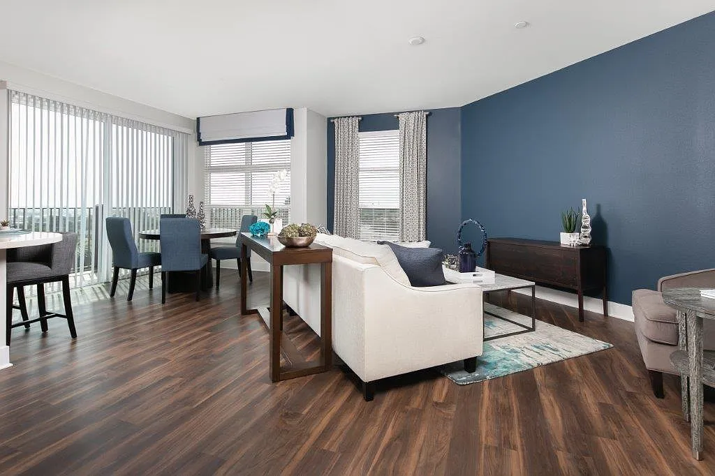Island View Apartments — Photo 1