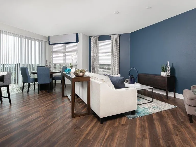 Island View Apartments — Photo 1