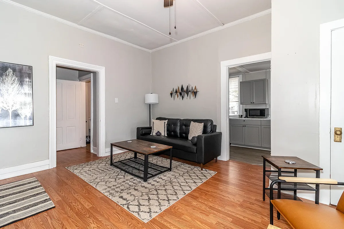 Building Photo - 1512 Stovall St #B