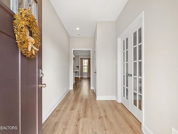 5th image of 4868 Stoneyhurst Ln