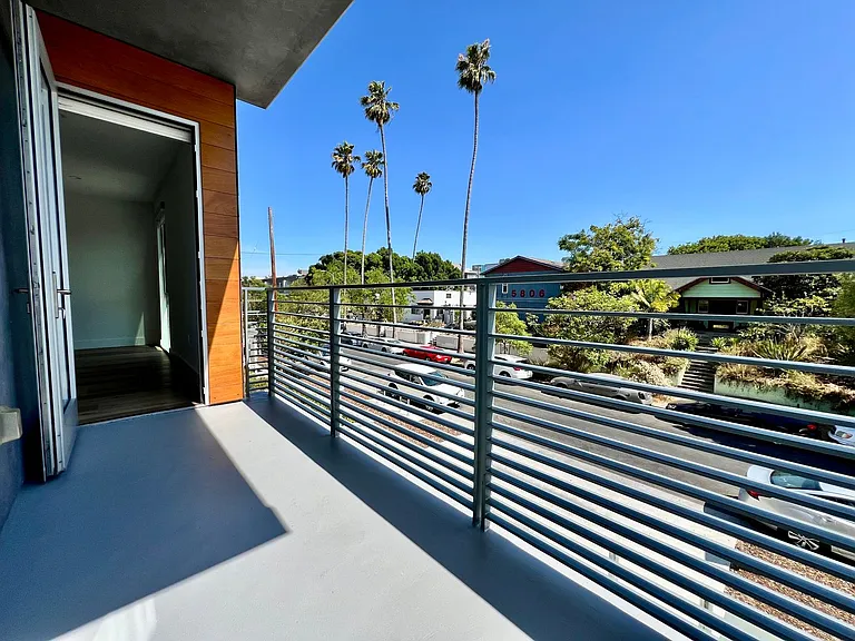 Empire at Larchmont — Photo 16