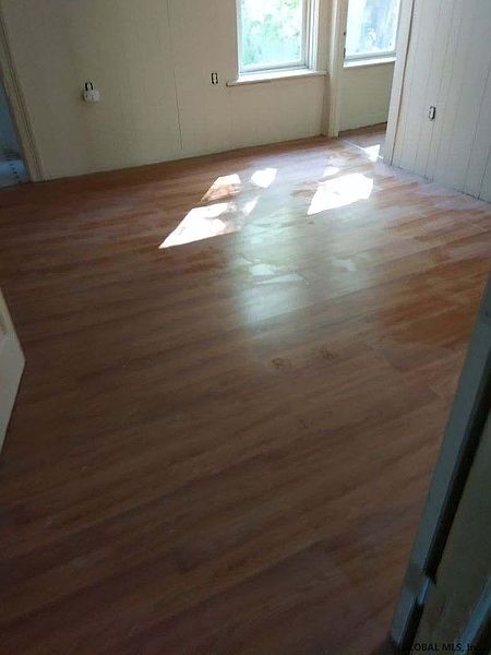 3rd image of 598 LIVINGSTON Avenue
